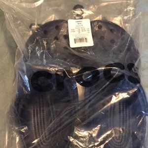 Crocs classic navy roomy fit